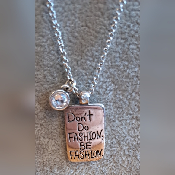 EUC Brighton Get The Scoop 2 Sided Casual Neutral Crystal Necklace Jewelery - Picture 2 of 6